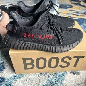 Yeezy boost 350 size 7 in men size 8.5 women black and red comes with box